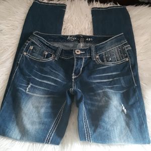 Ariya distress blue jeans NWOT